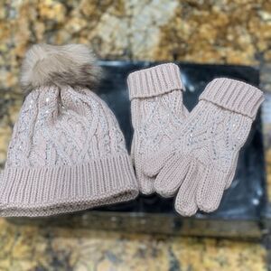 NWT | INC International Light Pink Knit Beanie & Mitten Gift Set Boxed